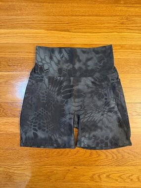 Born Primitive (BP) High Rise Shorts Black/Gray Floral Tie Dye - Medium Pockets
